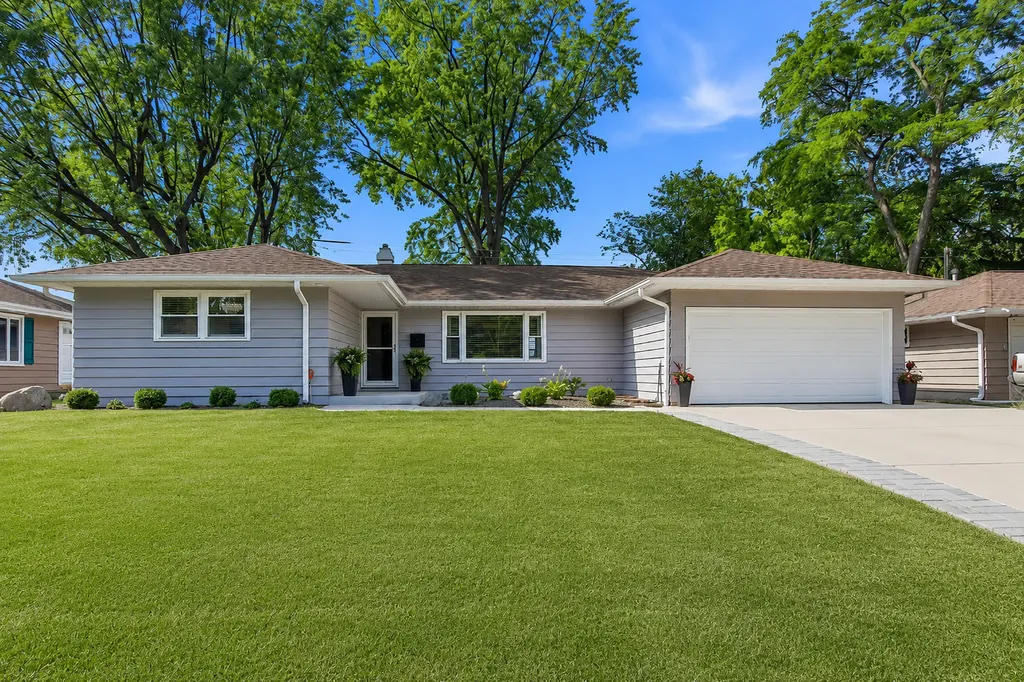 634 Deerpath Road Dundee IL 60118