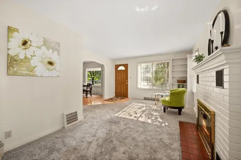 1222 South Somonauk Street Sycamore IL 60178