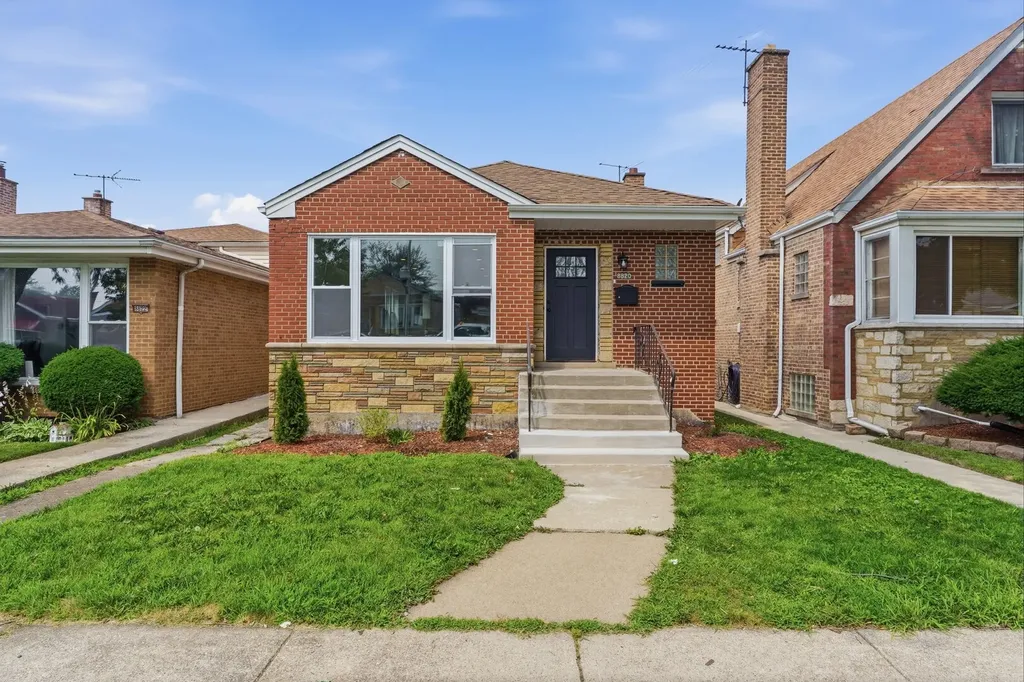 8820 South Ridgeland Avenue Chicago IL 60617