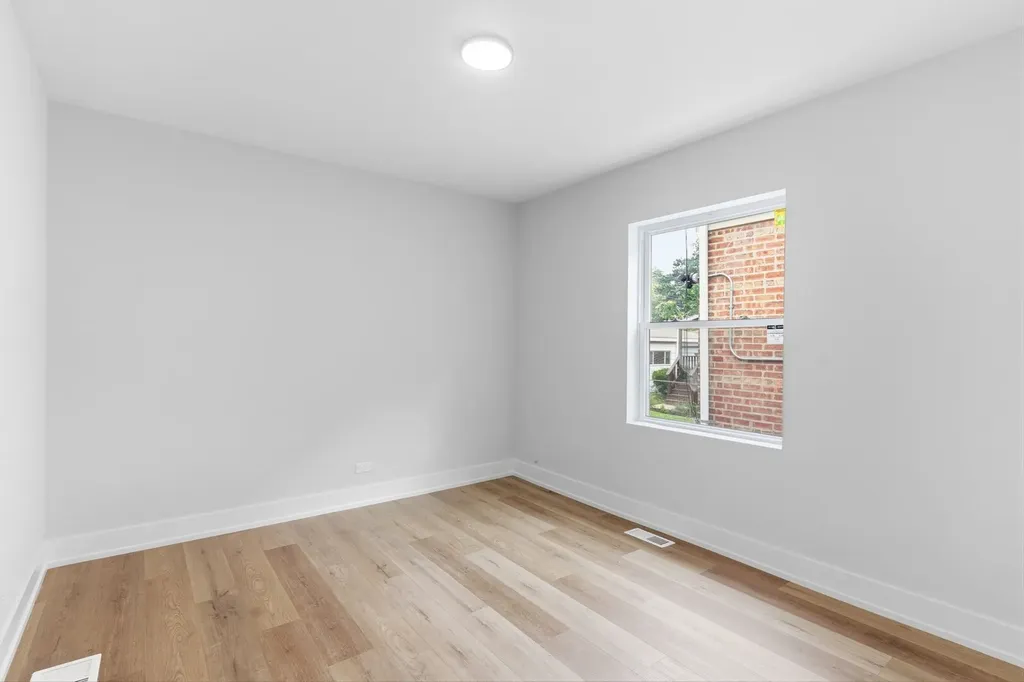 8820 South Ridgeland Avenue Chicago IL 60617