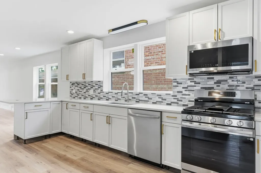 8820 South Ridgeland Avenue Chicago IL 60617