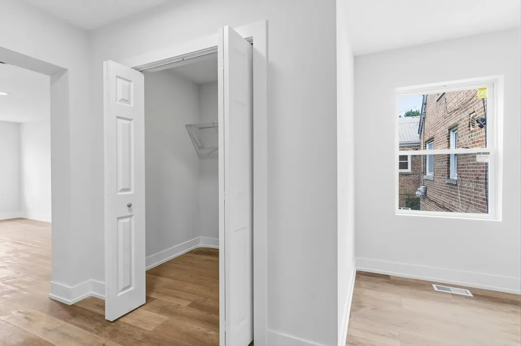 8820 South Ridgeland Avenue Chicago IL 60617