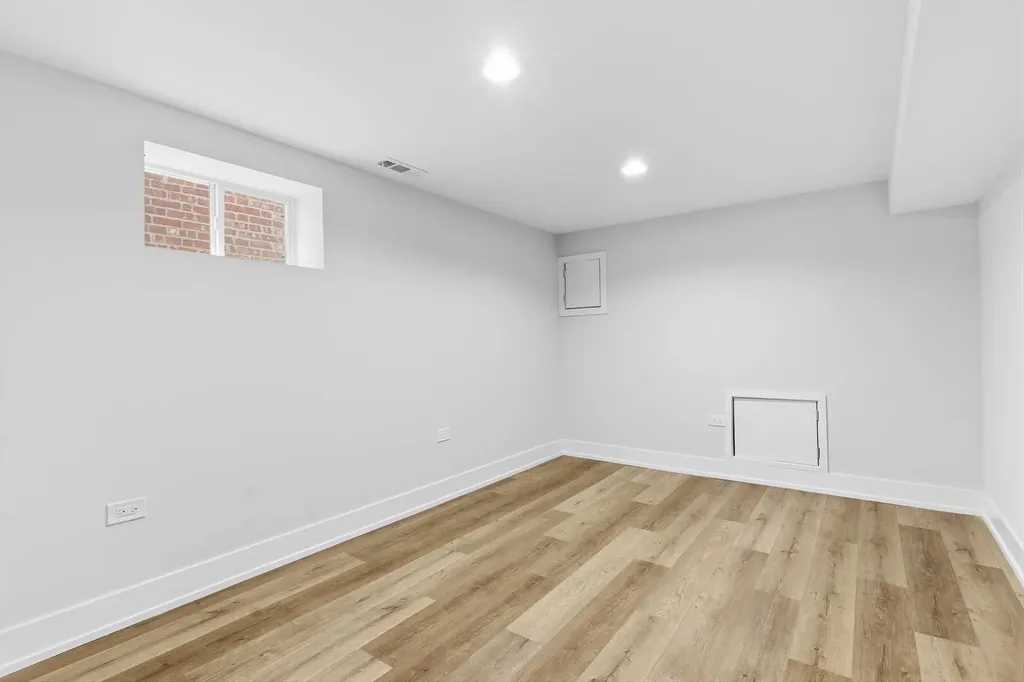 8820 South Ridgeland Avenue Chicago IL 60617