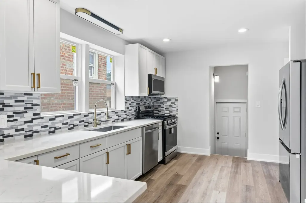 8820 South Ridgeland Avenue Chicago IL 60617