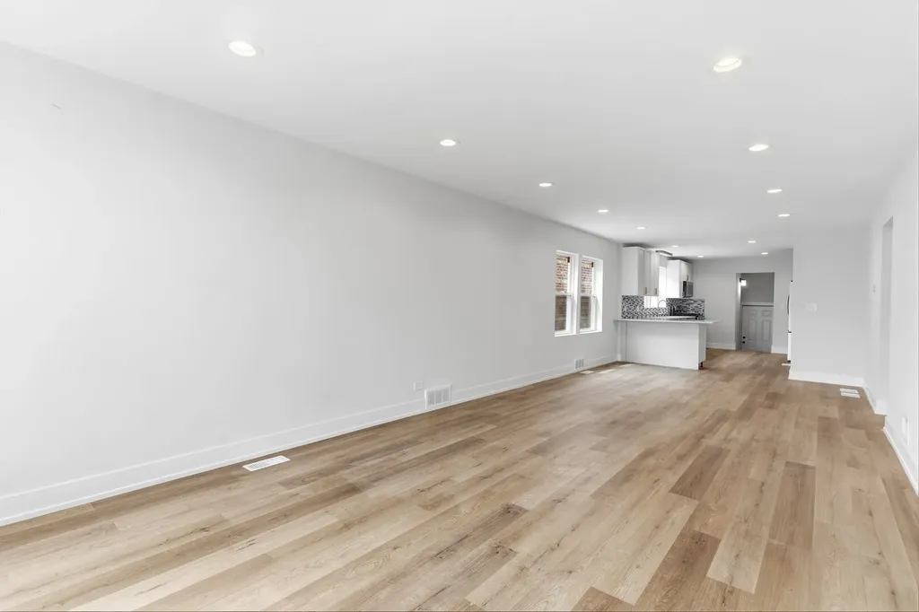 8820 South Ridgeland Avenue Chicago IL 60617