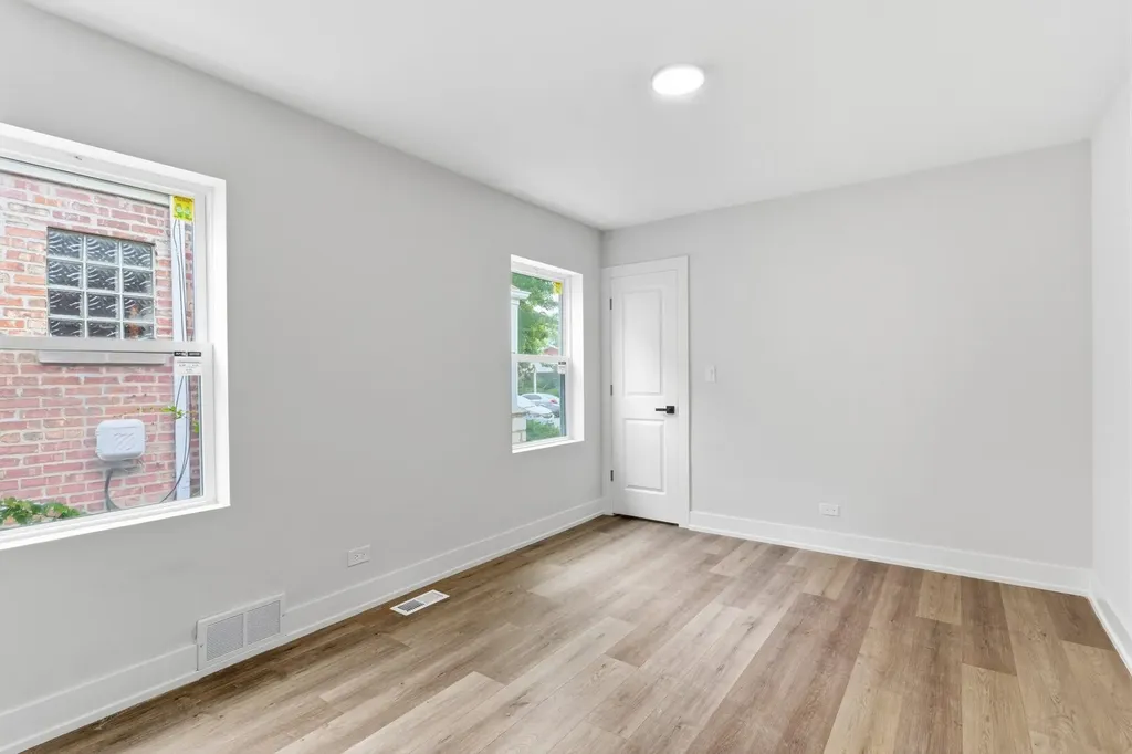 8820 South Ridgeland Avenue Chicago IL 60617