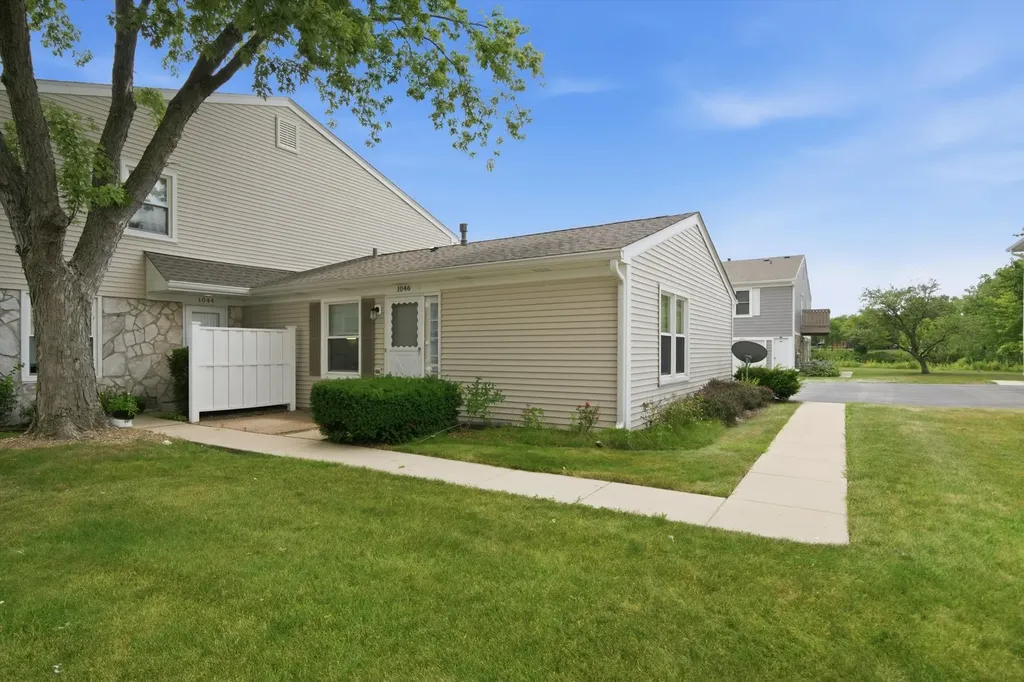 1046 Hampton Harbor Schaumburg IL 60193