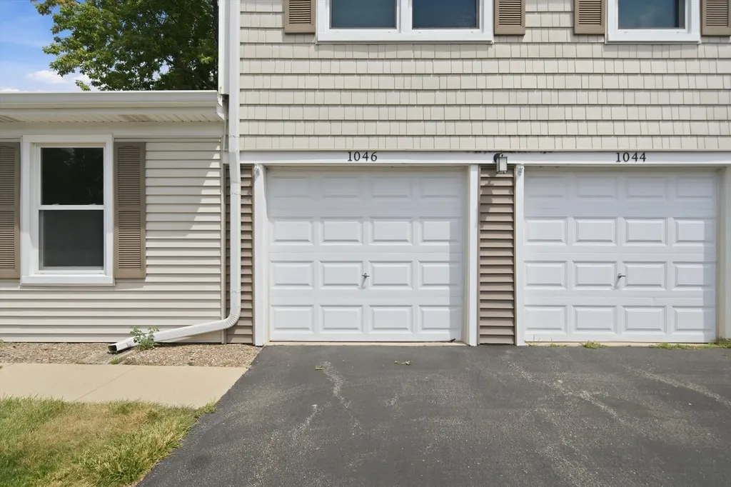 1046 Hampton Harbor Schaumburg IL 60193