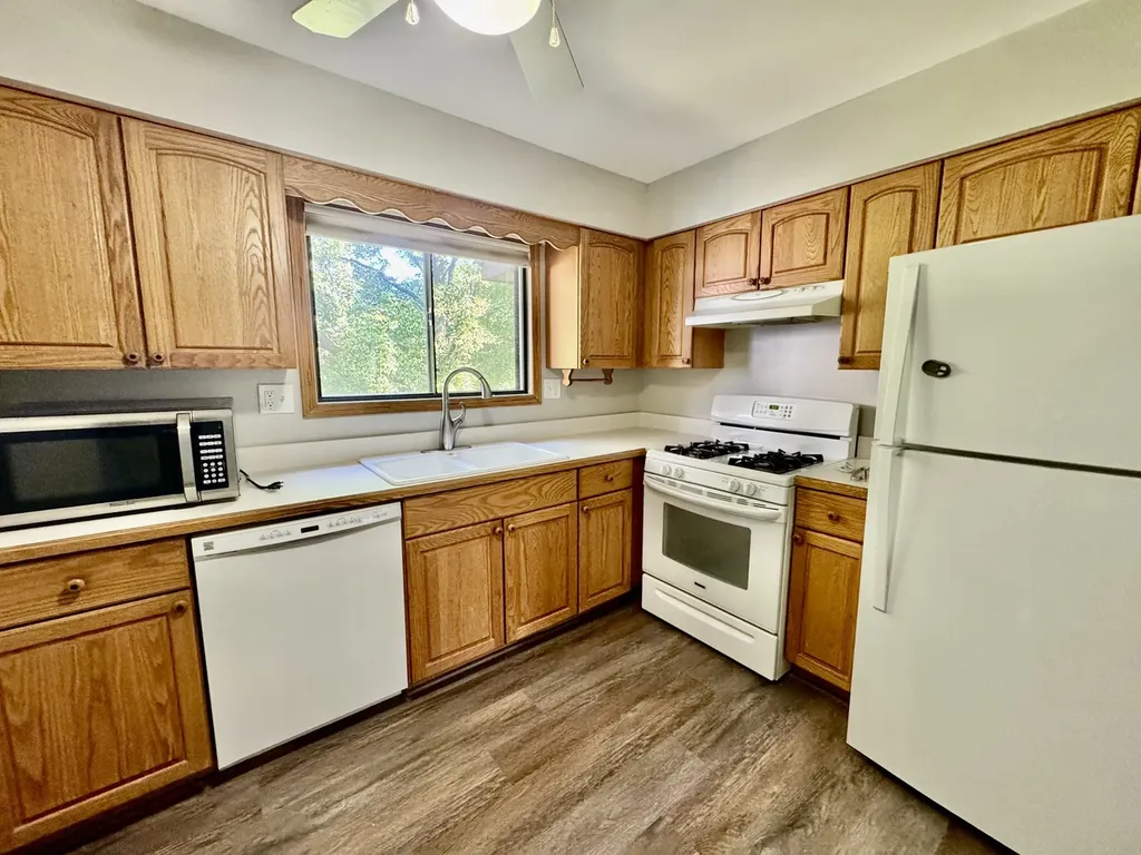 1737 Harrow Court Wheaton IL 60189