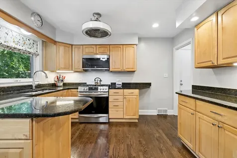 404 South See Gwun Avenue Mount Prospect IL 60056