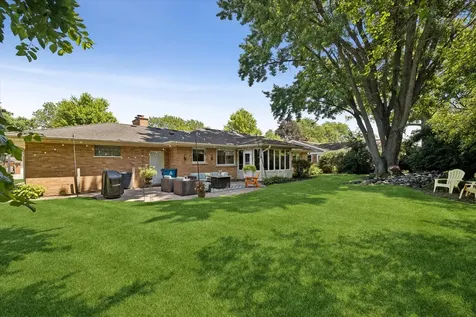 404 South See Gwun Avenue Mount Prospect IL 60056