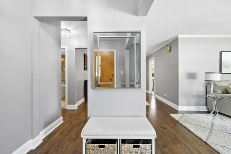 404 South See Gwun Avenue Mount Prospect IL 60056