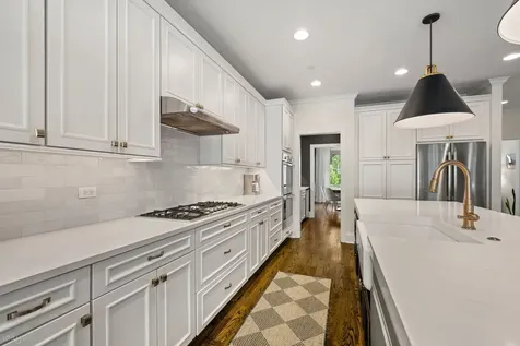 712 East Rockland Road Libertyville IL 60048