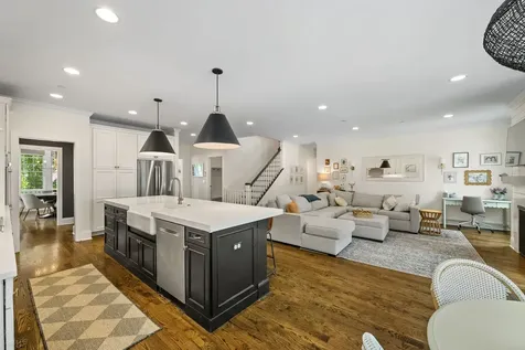 712 East Rockland Road Libertyville IL 60048