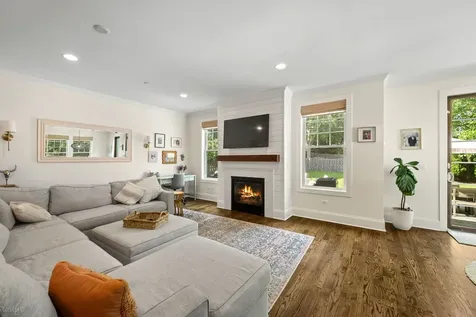 712 East Rockland Road Libertyville IL 60048