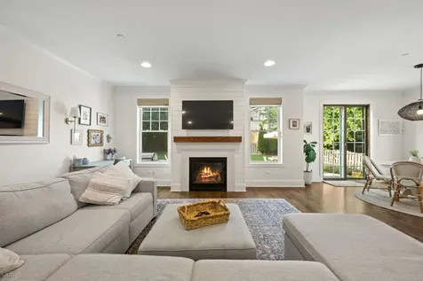 712 East Rockland Road Libertyville IL 60048