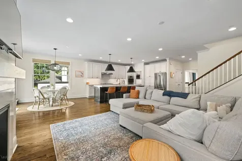 712 East Rockland Road Libertyville IL 60048