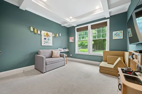 712 East Rockland Road Libertyville IL 60048