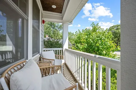 712 East Rockland Road Libertyville IL 60048