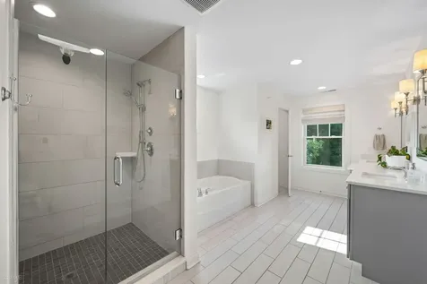 712 East Rockland Road Libertyville IL 60048