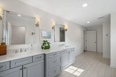 712 East Rockland Road Libertyville IL 60048