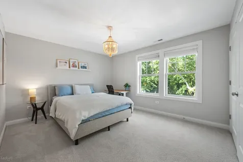 712 East Rockland Road Libertyville IL 60048