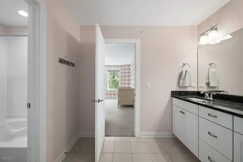 712 East Rockland Road Libertyville IL 60048