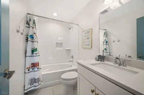 712 East Rockland Road Libertyville IL 60048