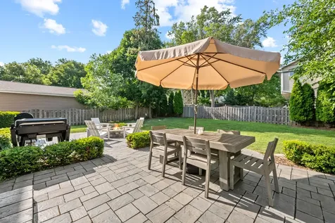 712 East Rockland Road Libertyville IL 60048