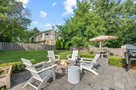712 East Rockland Road Libertyville IL 60048