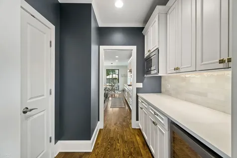 712 East Rockland Road Libertyville IL 60048
