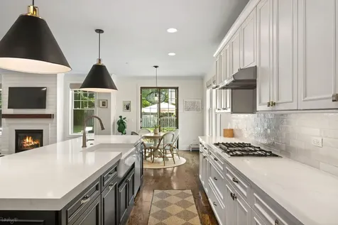 712 East Rockland Road Libertyville IL 60048