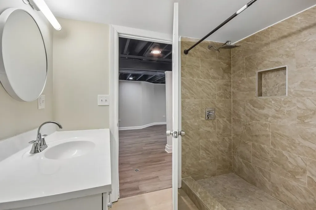 8641 South Constance Avenue Chicago IL 60617