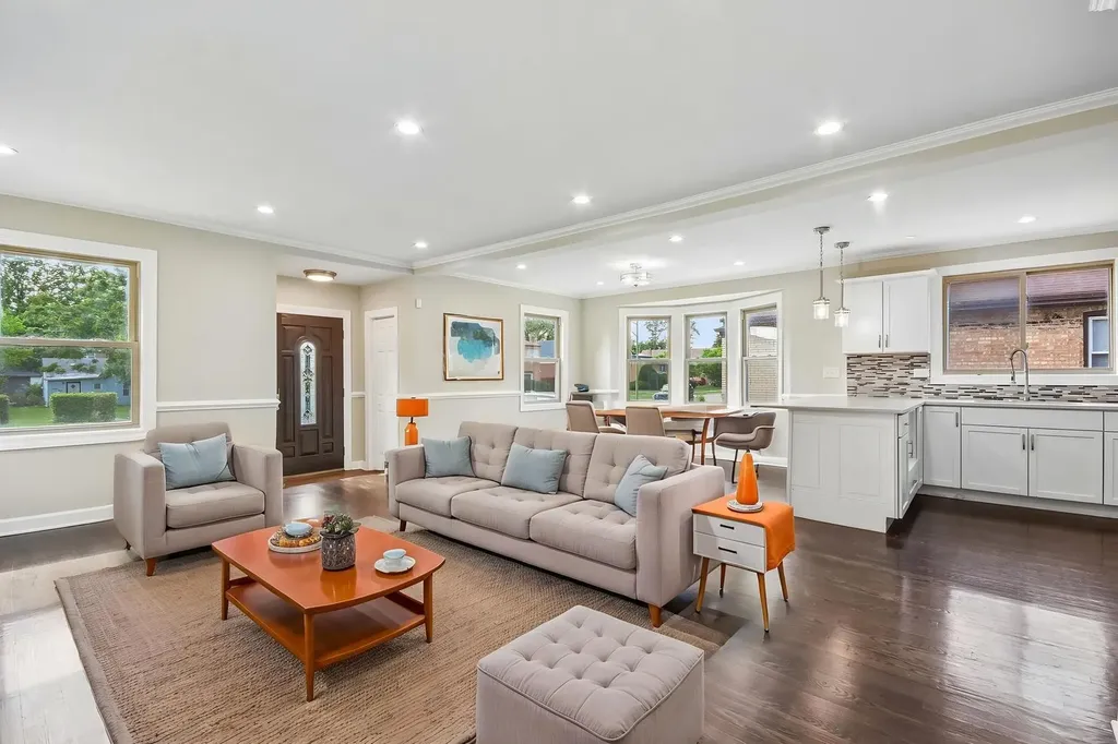 8641 South Constance Avenue Chicago IL 60617