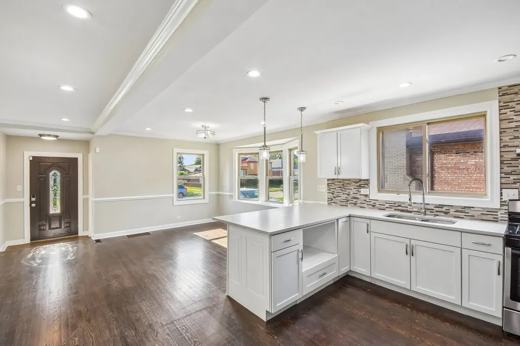 8641 South Constance Avenue Chicago IL 60617