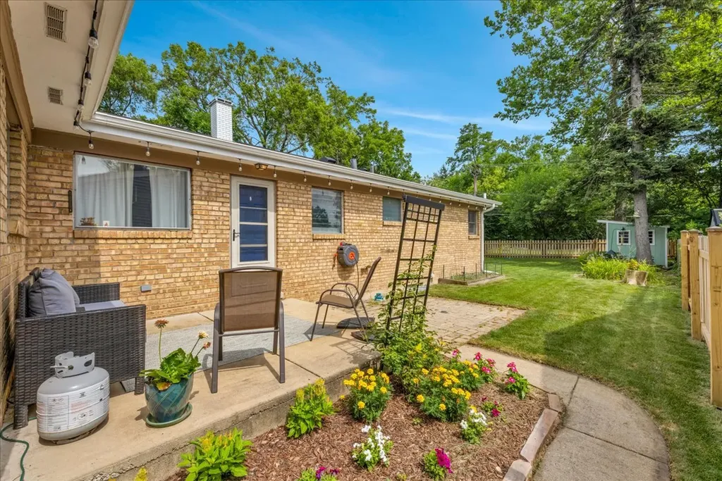 707 South Gables Boulevard Wheaton IL 60189