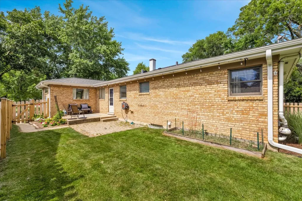 707 South Gables Boulevard Wheaton IL 60189