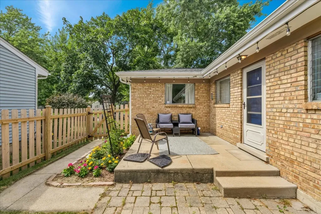 707 South Gables Boulevard Wheaton IL 60189