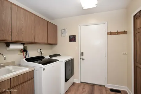 37W390 Linda Lane Elgin IL 60124