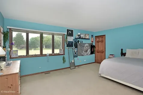 37W390 Linda Lane Elgin IL 60124