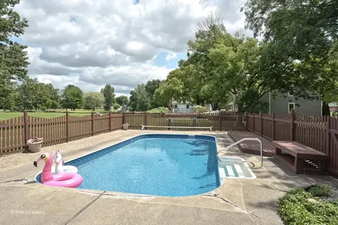 37W390 Linda Lane Elgin IL 60124