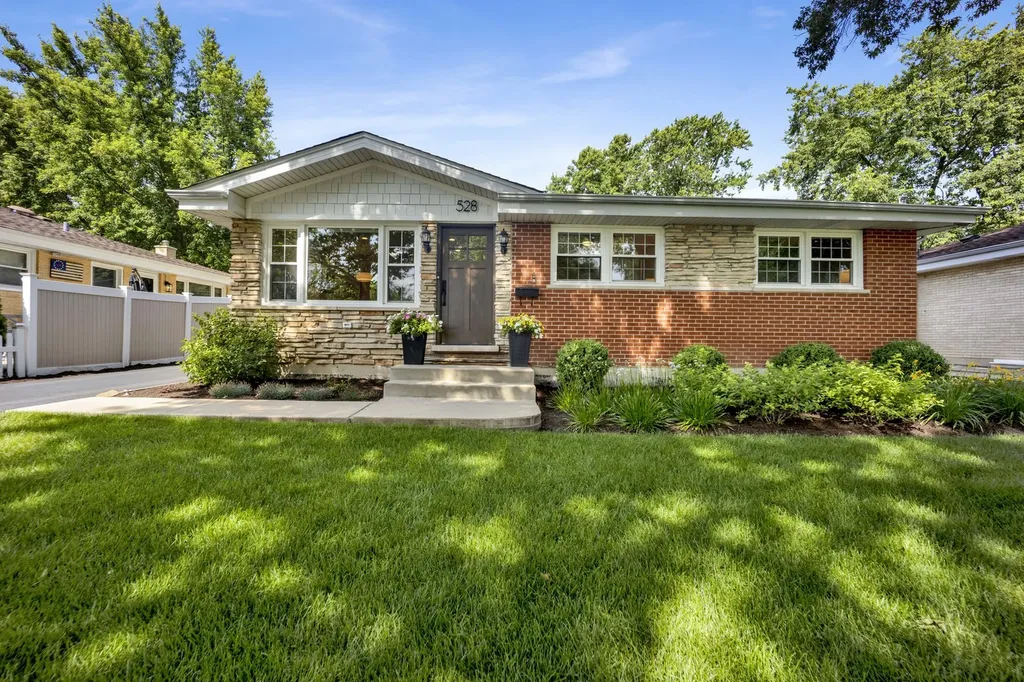 528 Kipling Court Wheaton IL 60187