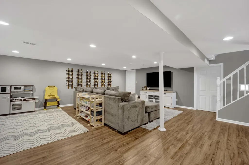 528 Kipling Court Wheaton IL 60187