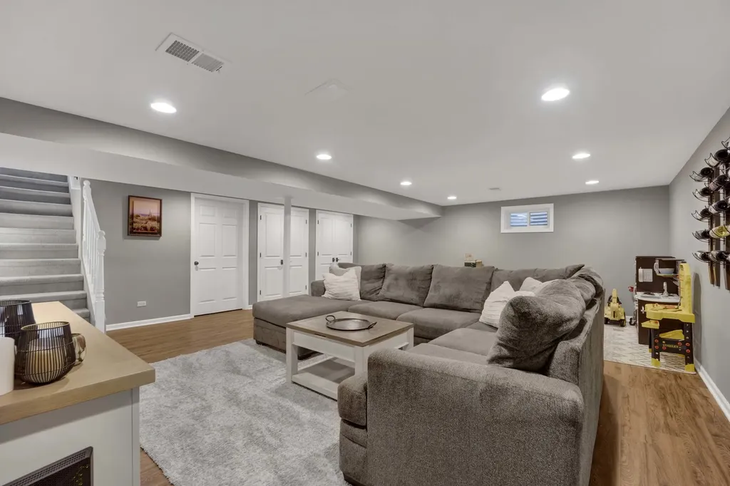 528 Kipling Court Wheaton IL 60187
