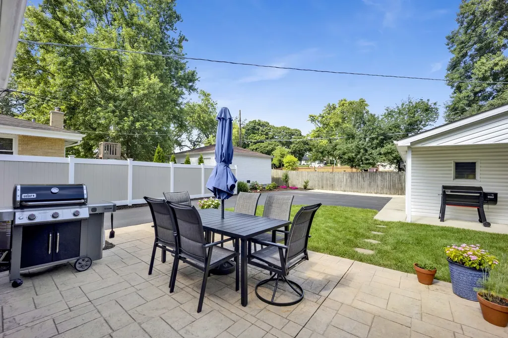 528 Kipling Court Wheaton IL 60187
