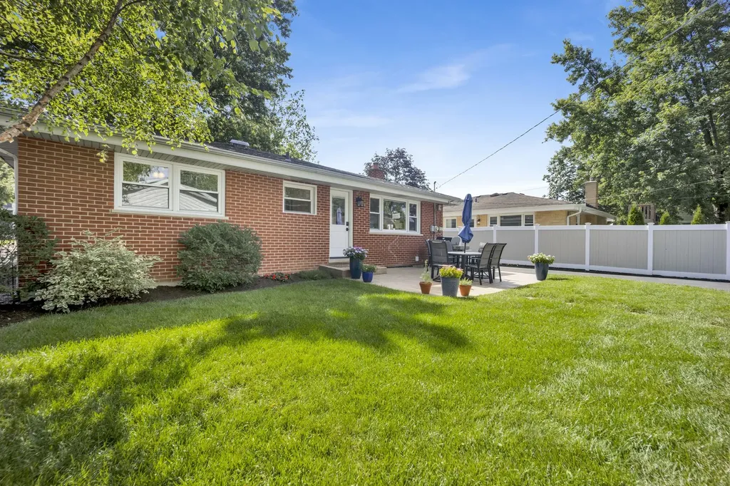 528 Kipling Court Wheaton IL 60187