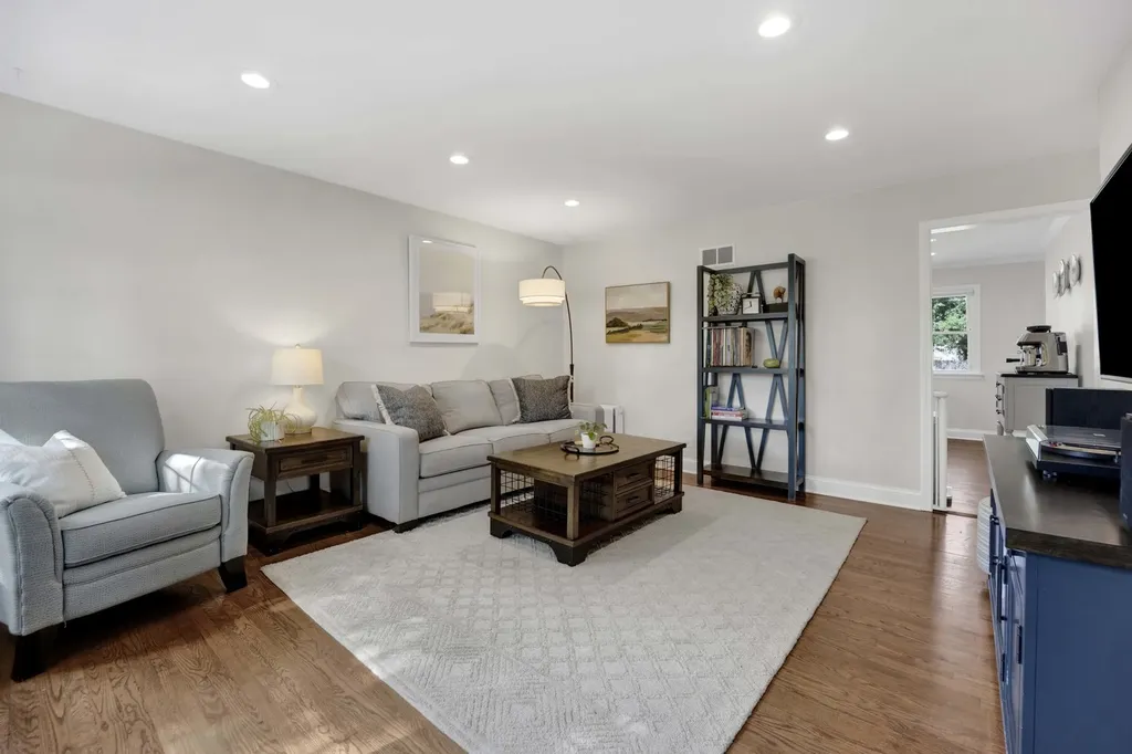 528 Kipling Court Wheaton IL 60187