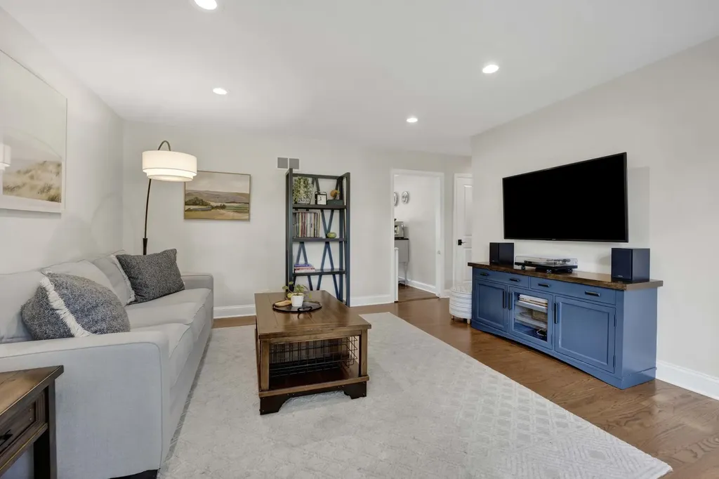 528 Kipling Court Wheaton IL 60187