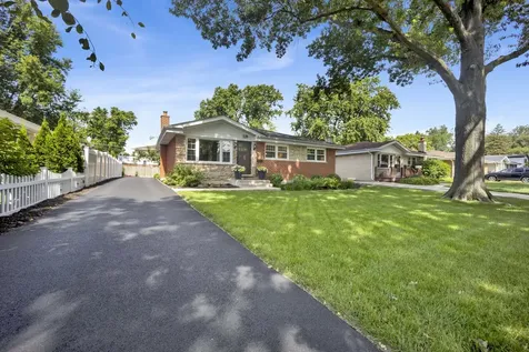 528 Kipling Court Wheaton IL 60187