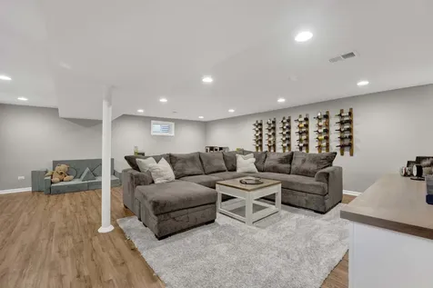 528 Kipling Court Wheaton IL 60187